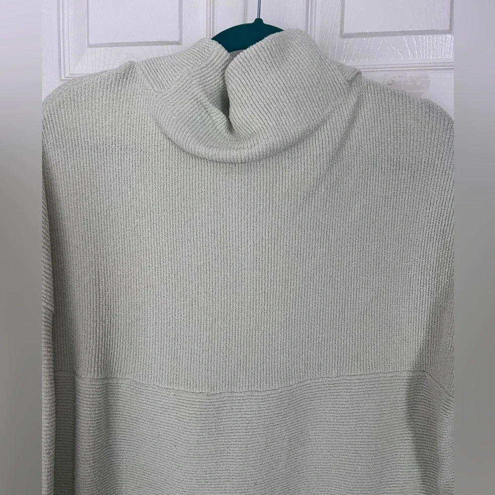 Free People Pale Green Women's Oversized Turtleneck Sweater, Size XS